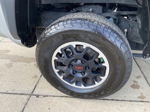 Used 2024 Toyota Tacoma TRD Off-Road image 31