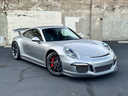 Used 2015 Porsche 911 GT3 RWD image 2