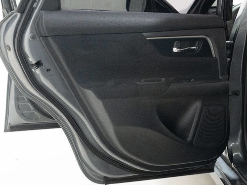 Used 2014 Nissan Altima 2.5 SV w/ Convenience Package image 16