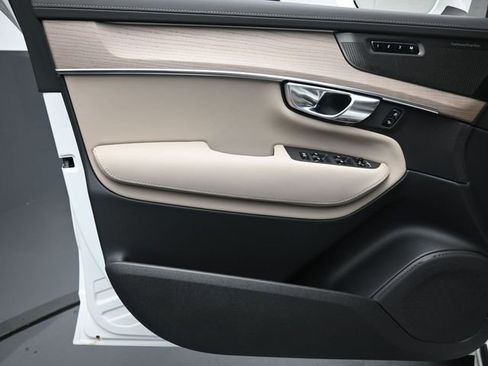 Used 2026 Volvo XC90 B6 Plus w/ Protection Package Premier image 21