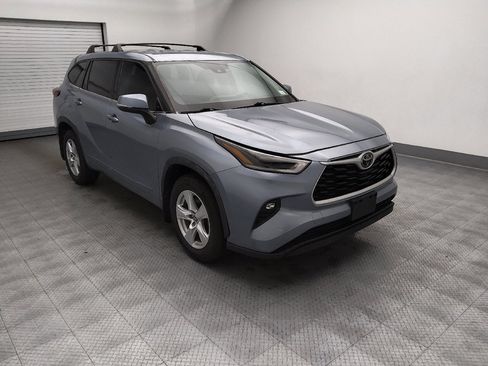 Used 2021 Toyota Highlander LE AWD/4WD image 13