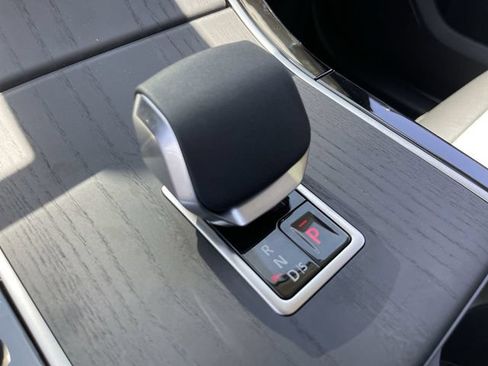 New 2025 Land Rover Range Rover Velar Dynamic SE AWD/4WD image 23