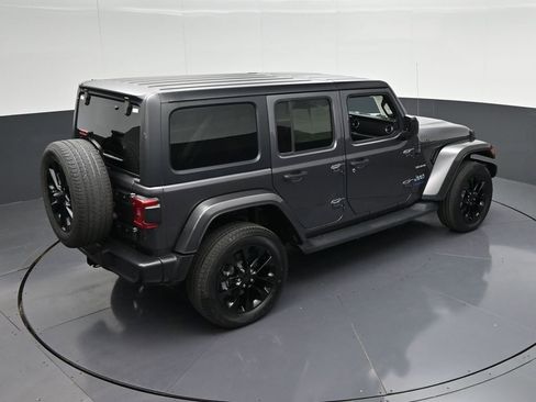 Used 2021 Jeep Wrangler Unlimited Sahara w/ Cold Weather Group AWD/4WD image 23