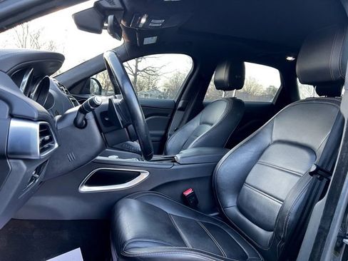 Used 2019 Jaguar F-PACE Prestige image 13