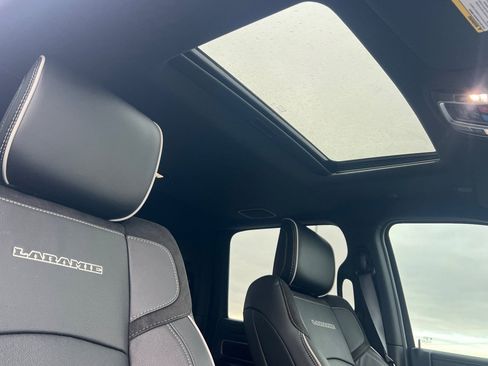 New 2026 RAM 2500 Laramie AWD/4WD image 12
