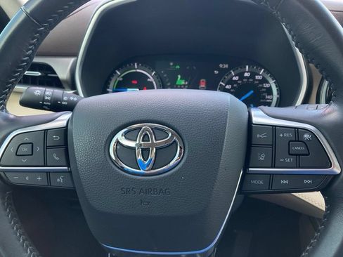 Used 2020 Toyota Highlander XLE AWD/4WD image 22