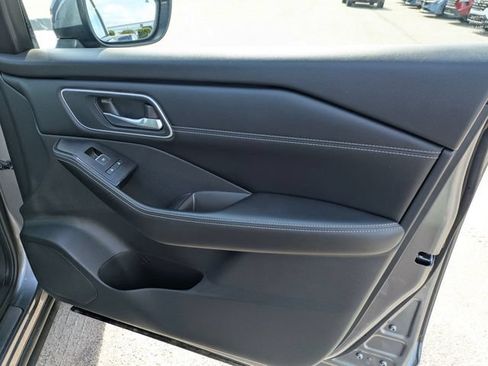 Used 2025 Nissan Rogue Platinum w/ Platinum Premium Package AWD/4WD image 33