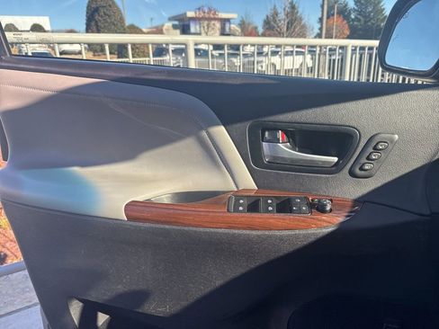 Used 2017 Toyota Sienna Limited Premium image 14