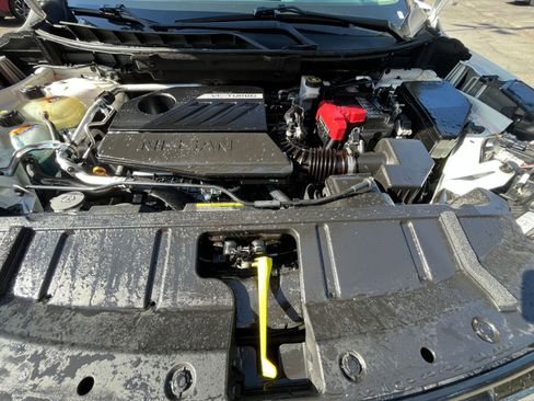 Used 2025 Nissan Rogue SV image 34