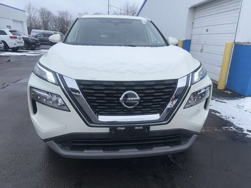 Used 2021 Nissan Rogue SV w/ Premium Package image 3