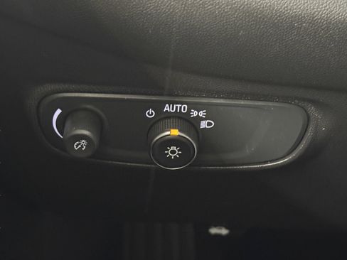 Used 2020 Chevrolet Equinox LS image 16