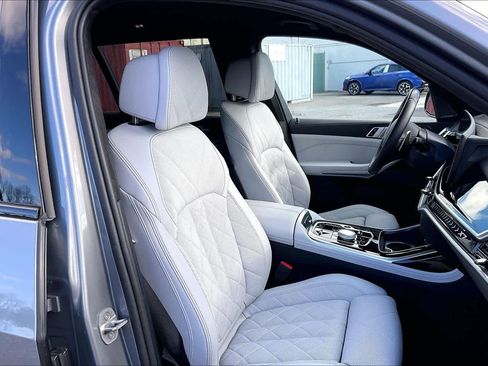 Used 2025 BMW X7 xDrive40i w/ Executive Package image 16