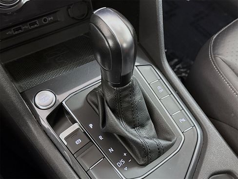 Used 2020 Volkswagen Tiguan SEL image 17