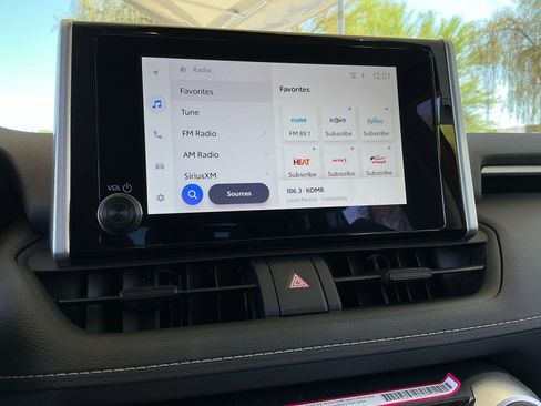 Used 2024 Toyota RAV4 XLE image 28