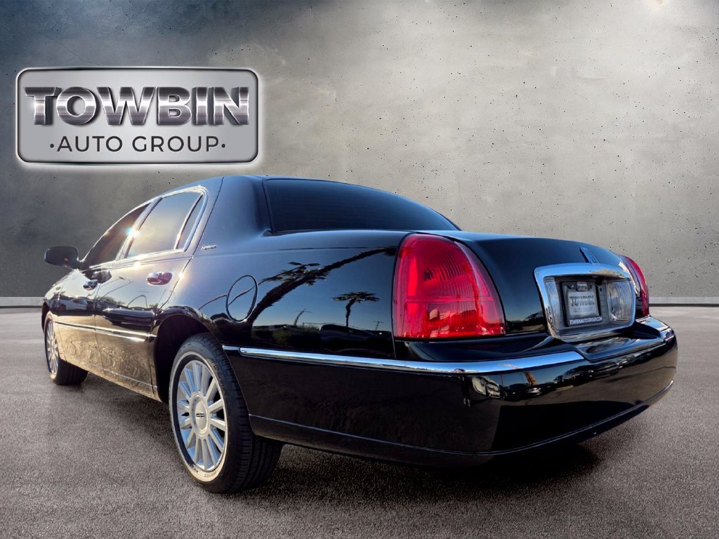 Used 2006 Lincoln Town Car Signature RWD image 5