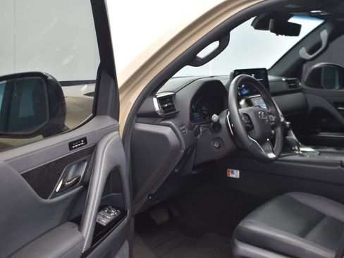 Used 2025 Lexus LX 700h Overtrail image 11