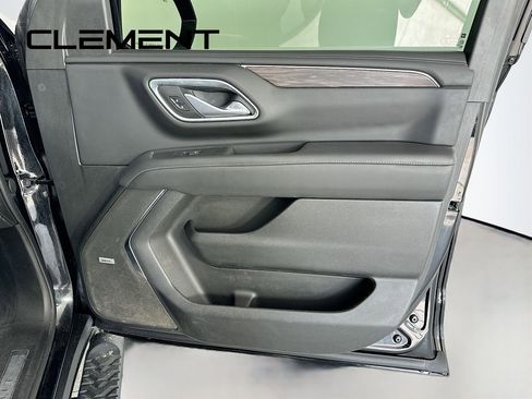 Used 2022 Chevrolet Suburban Z71 image 37