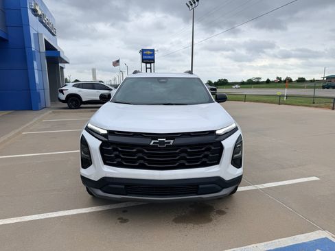 New 2026 Chevrolet Equinox LT w/ Convenience Package II FWD image 3