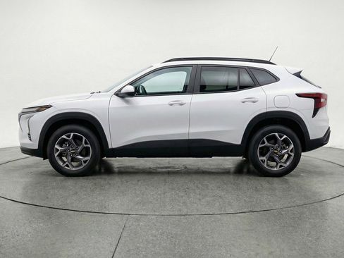 Used 2025 Chevrolet Trax LT image 4