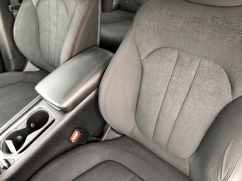 Used 2016 Chrysler 200 Limited FWD image 18