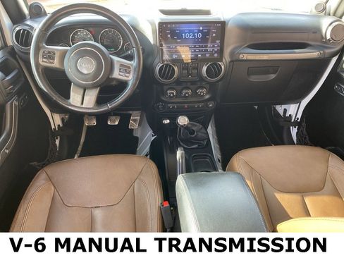 Used 2013 Jeep Wrangler Unlimited Sahara image 22