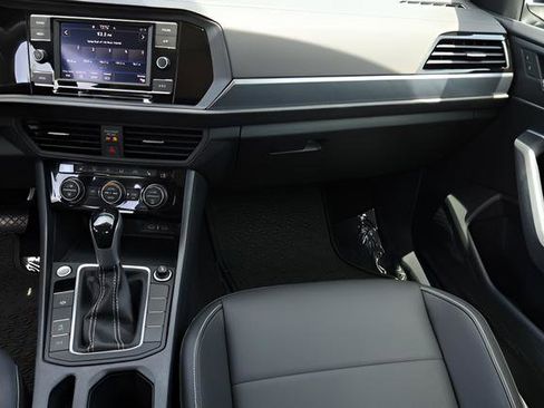 Certified 2024 Volkswagen Jetta SE FWD image 18