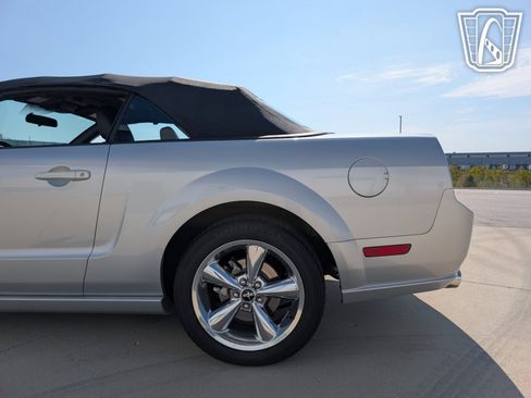Used 2005 Ford Mustang GT image 32