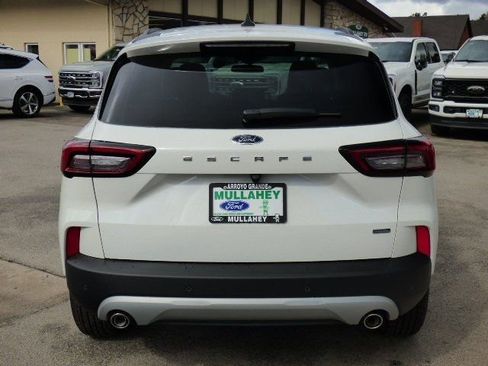 New 2025 Ford Escape SE FWD image 16