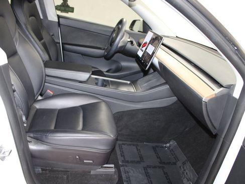 Used 2021 Tesla Model Y Long Range image 26