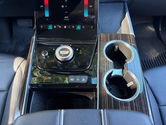 Used 2025 Cadillac Escalade ESV Luxury AWD/4WD image 32