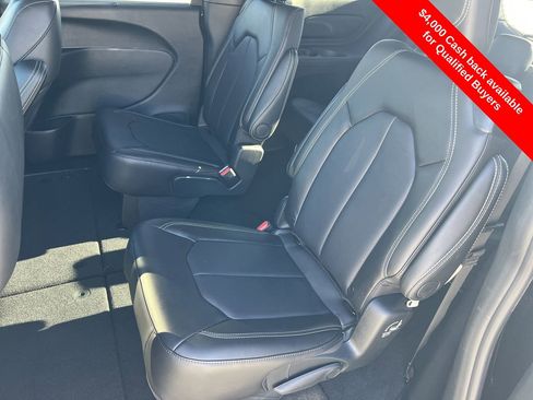 New 2026 Chrysler Pacifica Select image 22