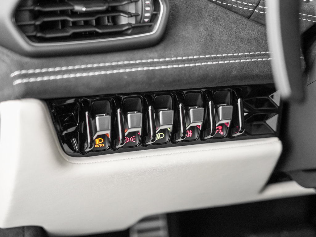 Used 2024 Lamborghini Huracan Tecnica RWD image 18