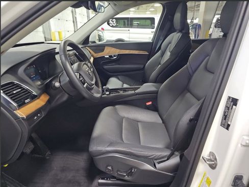 Used 2025 Volvo XC90 T8 Plus w/ Protection Package Premier image 12