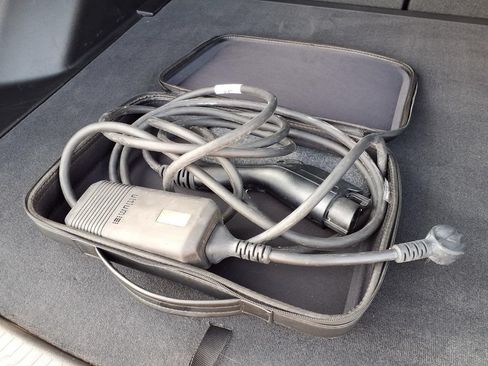 Used 2025 Chevrolet Equinox EV RS FWD image 28