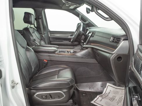 Used 2024 Jeep Wagoneer L Series II w/ Flexible Seating Group RWD image 21