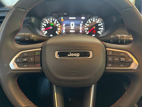 Used 2025 Jeep Compass Trailhawk AWD/4WD image 30
