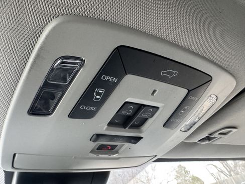 Certified 2023 Toyota Sienna Limited image 33