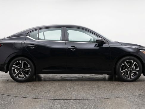 Used 2025 Nissan Sentra SV FWD image 11