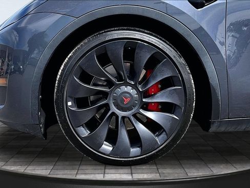 Used 2023 Tesla Model Y Performance AWD/4WD image 9