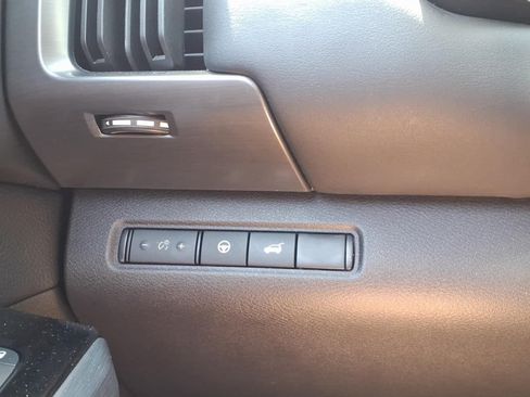 Used 2025 Nissan Pathfinder SL AWD/4WD image 24
