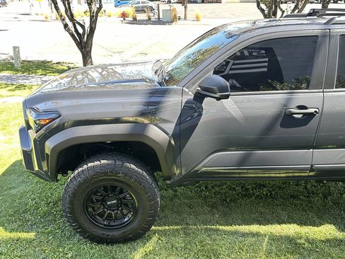 Used 2025 Toyota 4Runner TRD Off-Road Premium w/ Tow Technology Package AWD/4WD image 10
