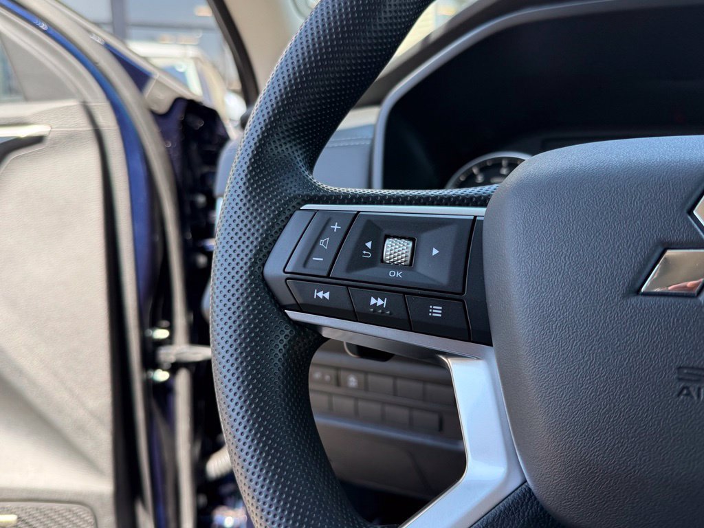 New 2026 Mitsubishi Outlander ES FWD image 20