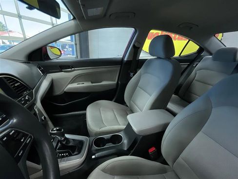 Used 2017 Hyundai Elantra SE image 13