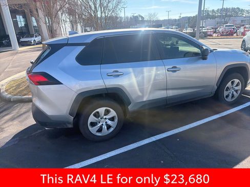 Used 2022 Toyota RAV4 LE image 13