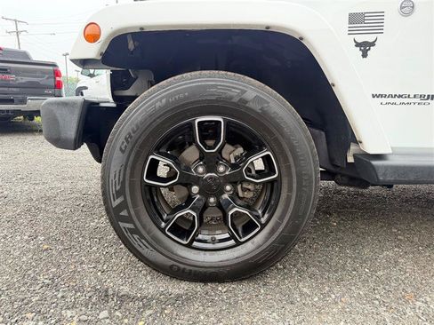 Used 2018 Jeep Wrangler Unlimited Sahara AWD/4WD image 8