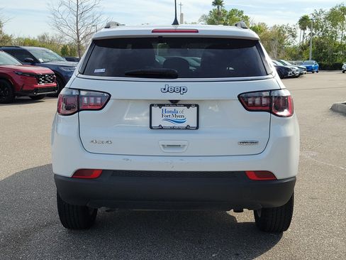 Used 2024 Jeep Compass Latitude AWD/4WD image 5