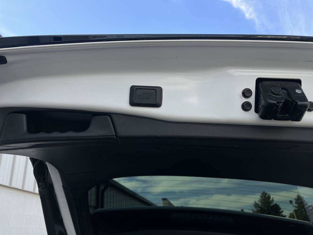 Used 2022 Toyota RAV4 SE w/ Weather & Moonroof Package AWD/4WD image 22