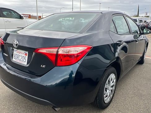 Used 2018 Toyota Corolla LE FWD image 4