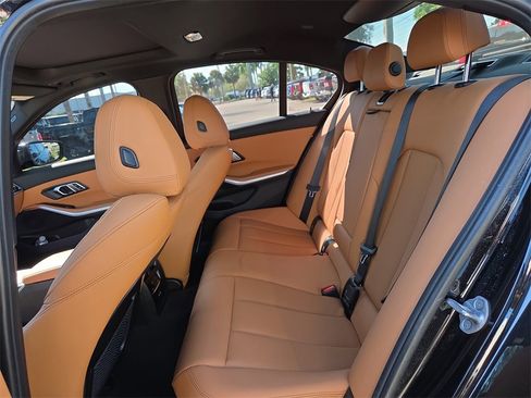 Used 2023 BMW 330i Sedan w/ Premium Package image 15