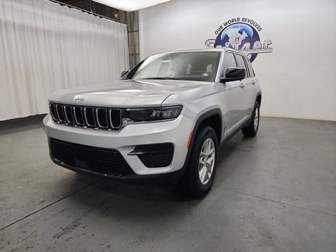 New 2025 Jeep Grand Cherokee Laredo X w/ Luxury Tech Group I image 12